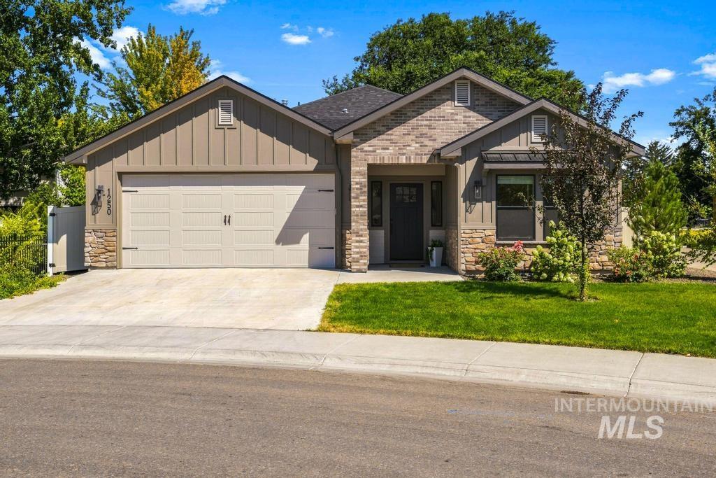 1250 N Parkshire Way Property Photo 1