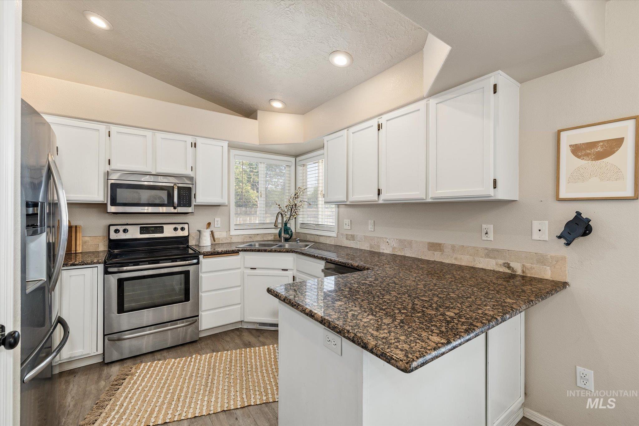 2052 N Citrus Ave Property Photo 18