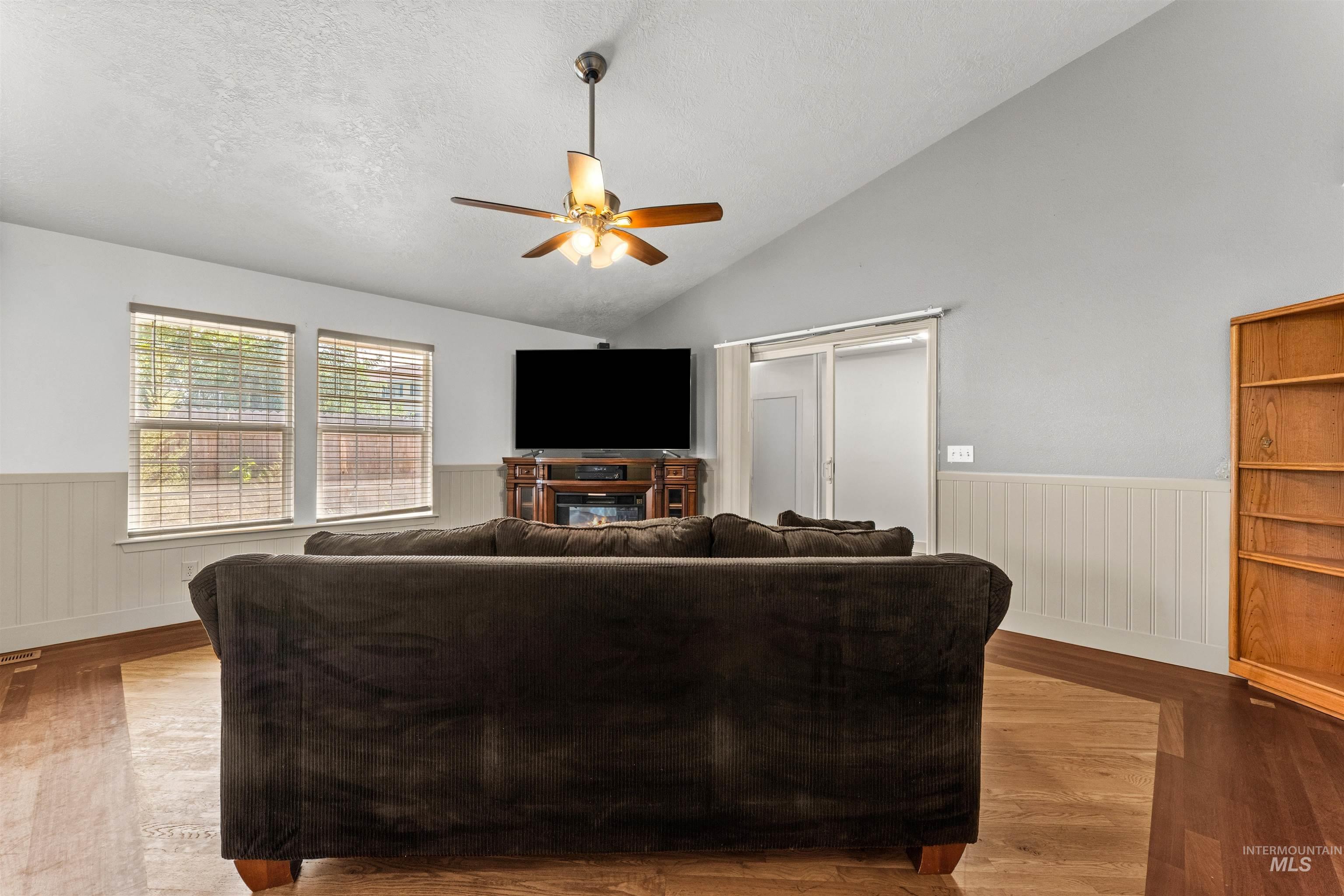 677 N Shady Grove Way Property Photo 5