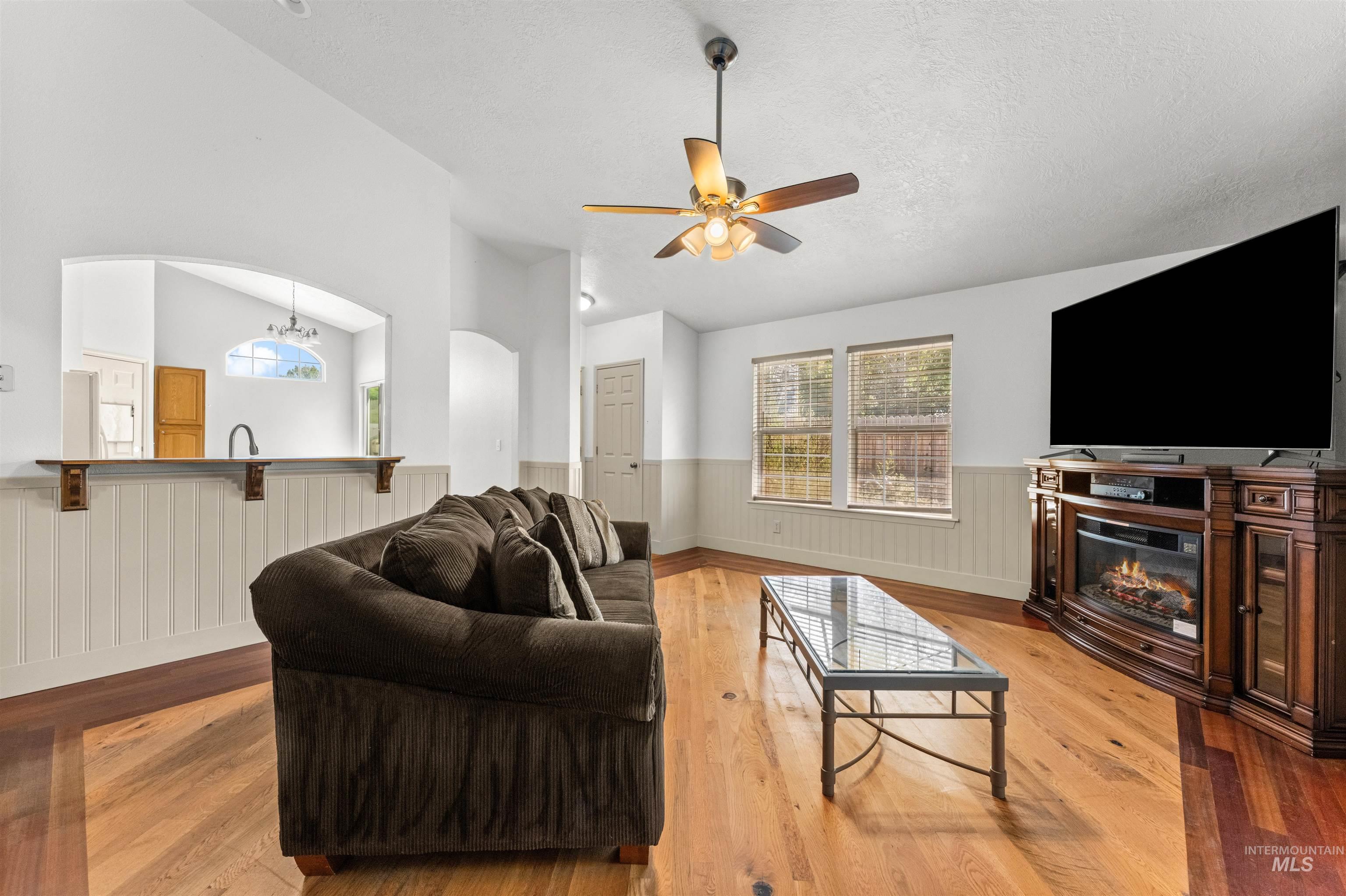 677 N Shady Grove Way Property Photo 6