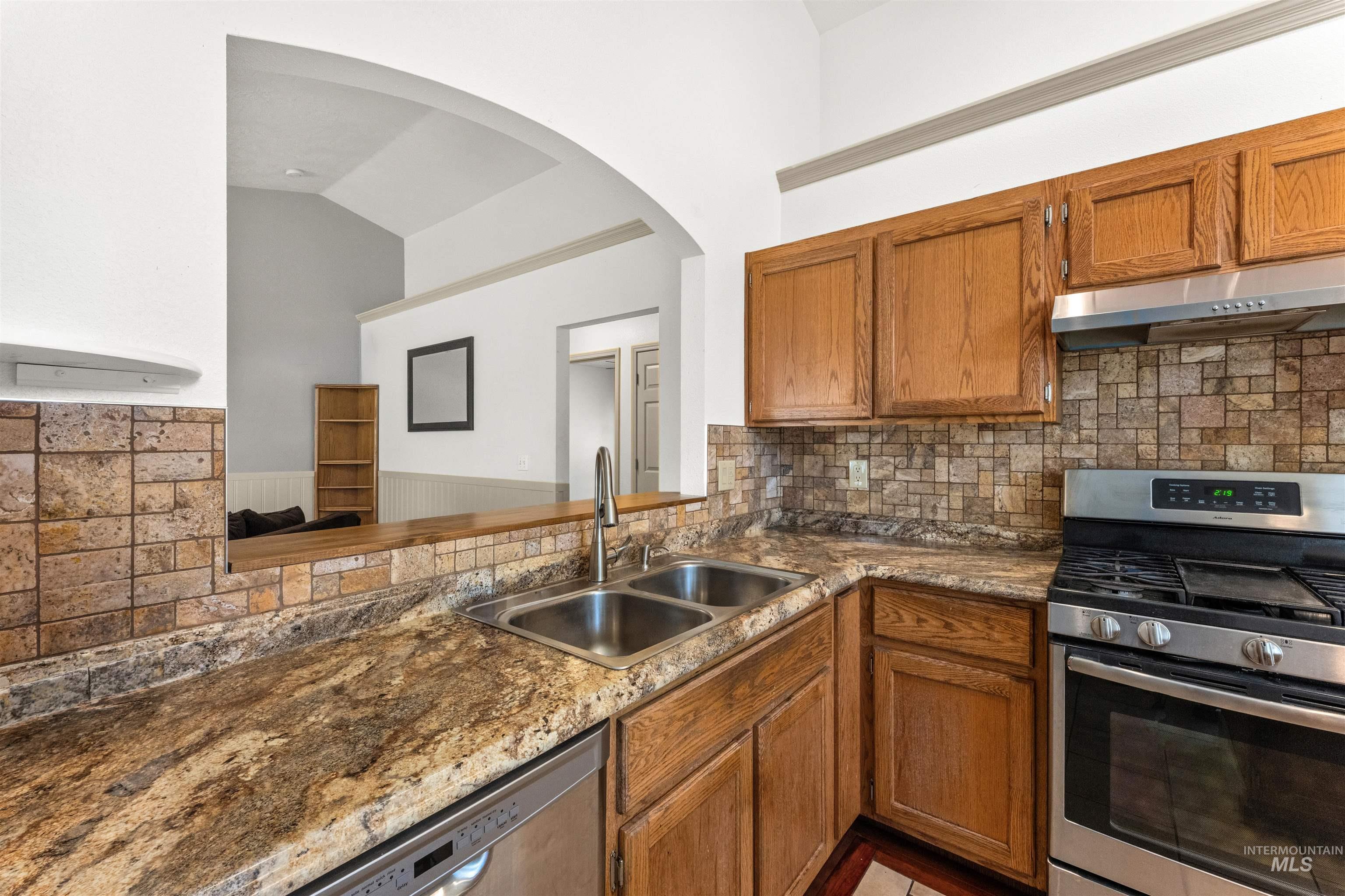 677 N Shady Grove Way Property Photo 11
