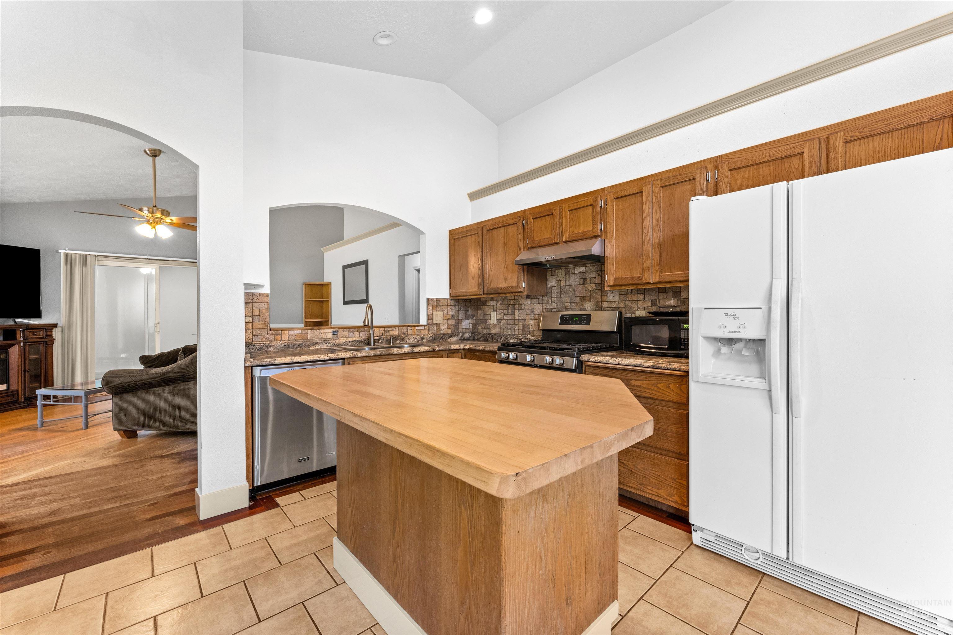 677 N Shady Grove Way Property Photo 13