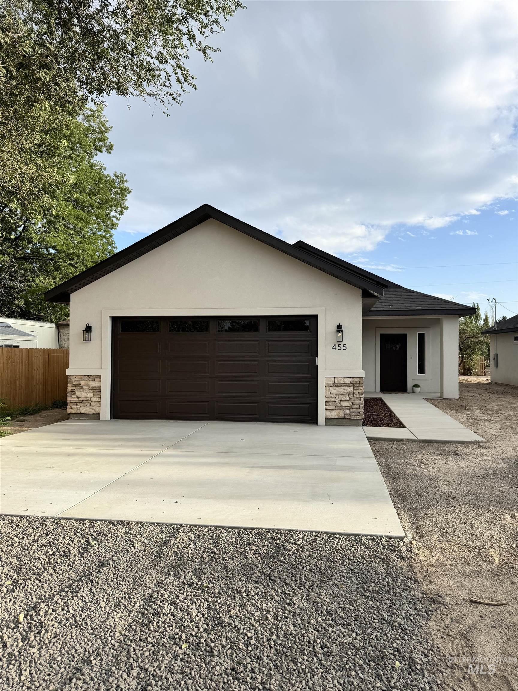 455 E C Avenue Property Photo 1