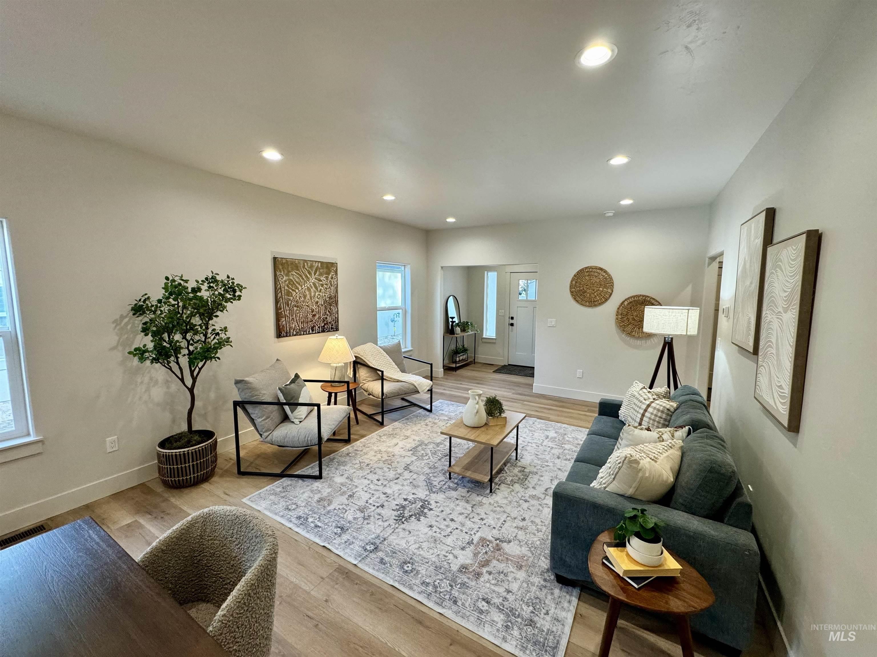 455 E C Avenue Property Photo 2