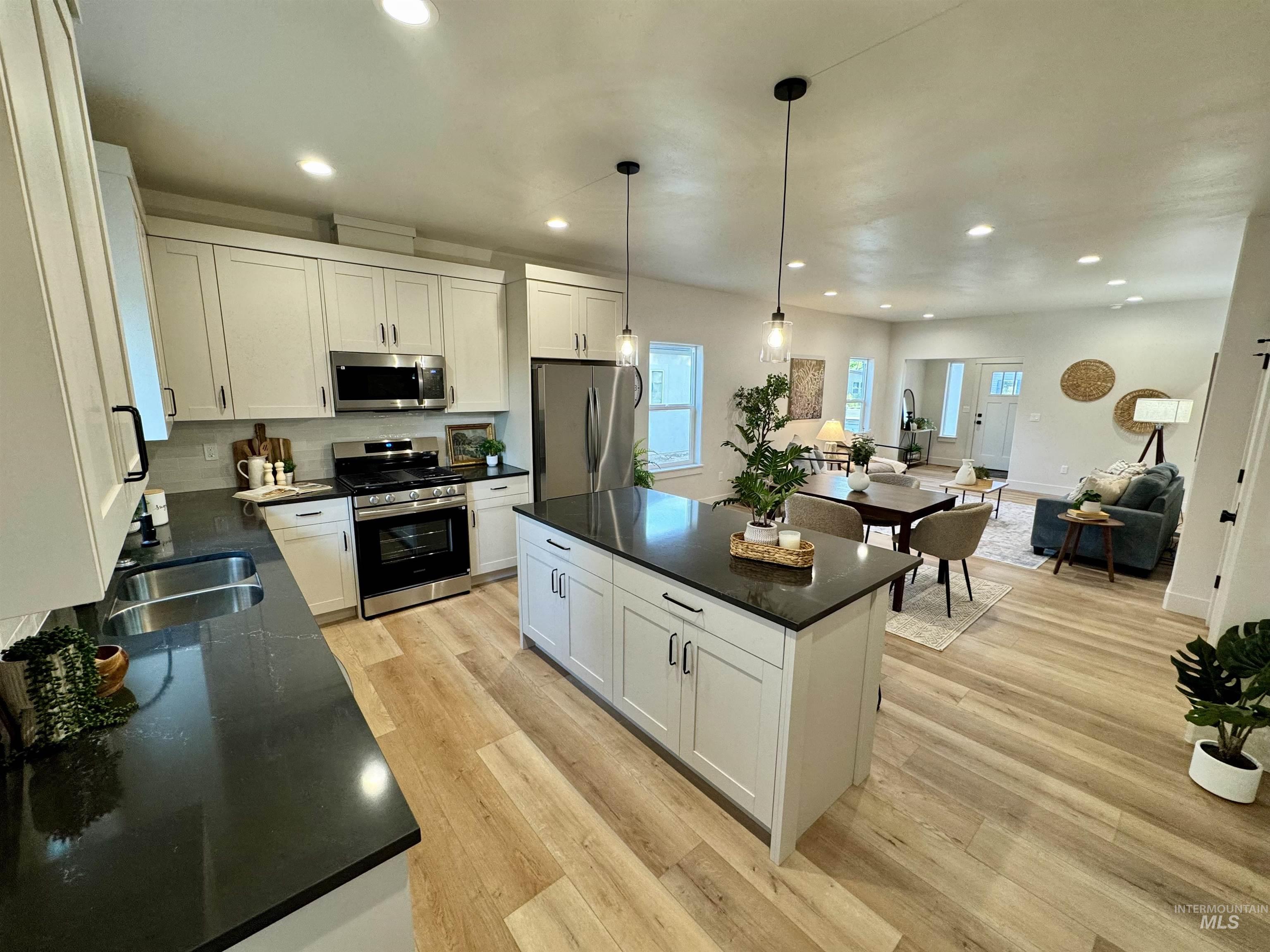 455 E C Avenue Property Photo 6