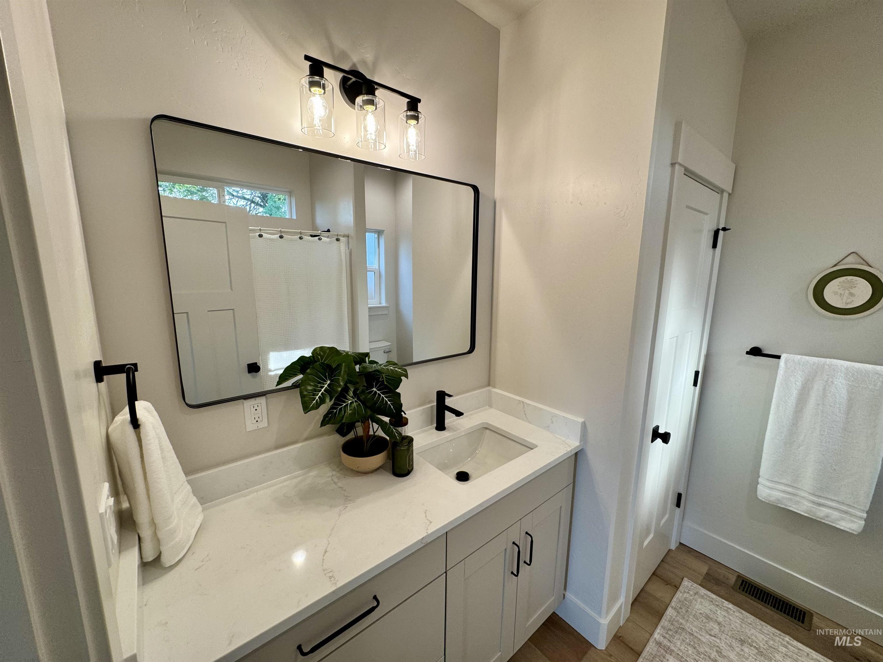 455 E C Avenue Property Photo 10