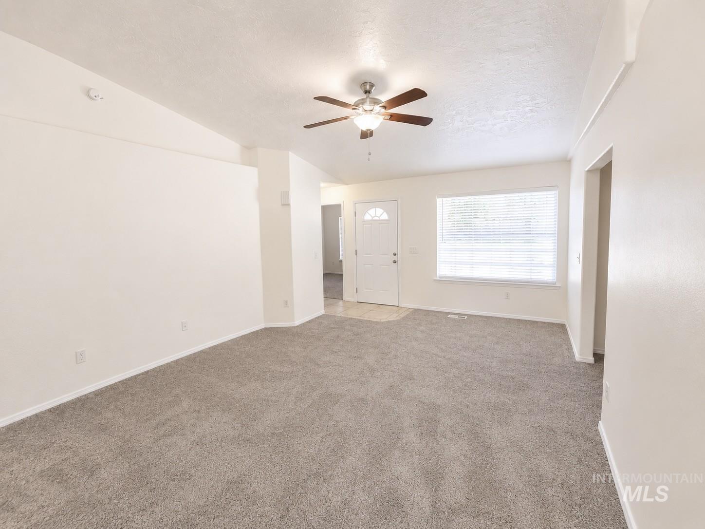 528 Pennsylvania Ct Property Photo 3