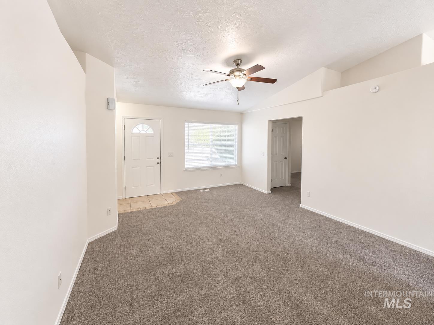 528 Pennsylvania Ct Property Photo 4