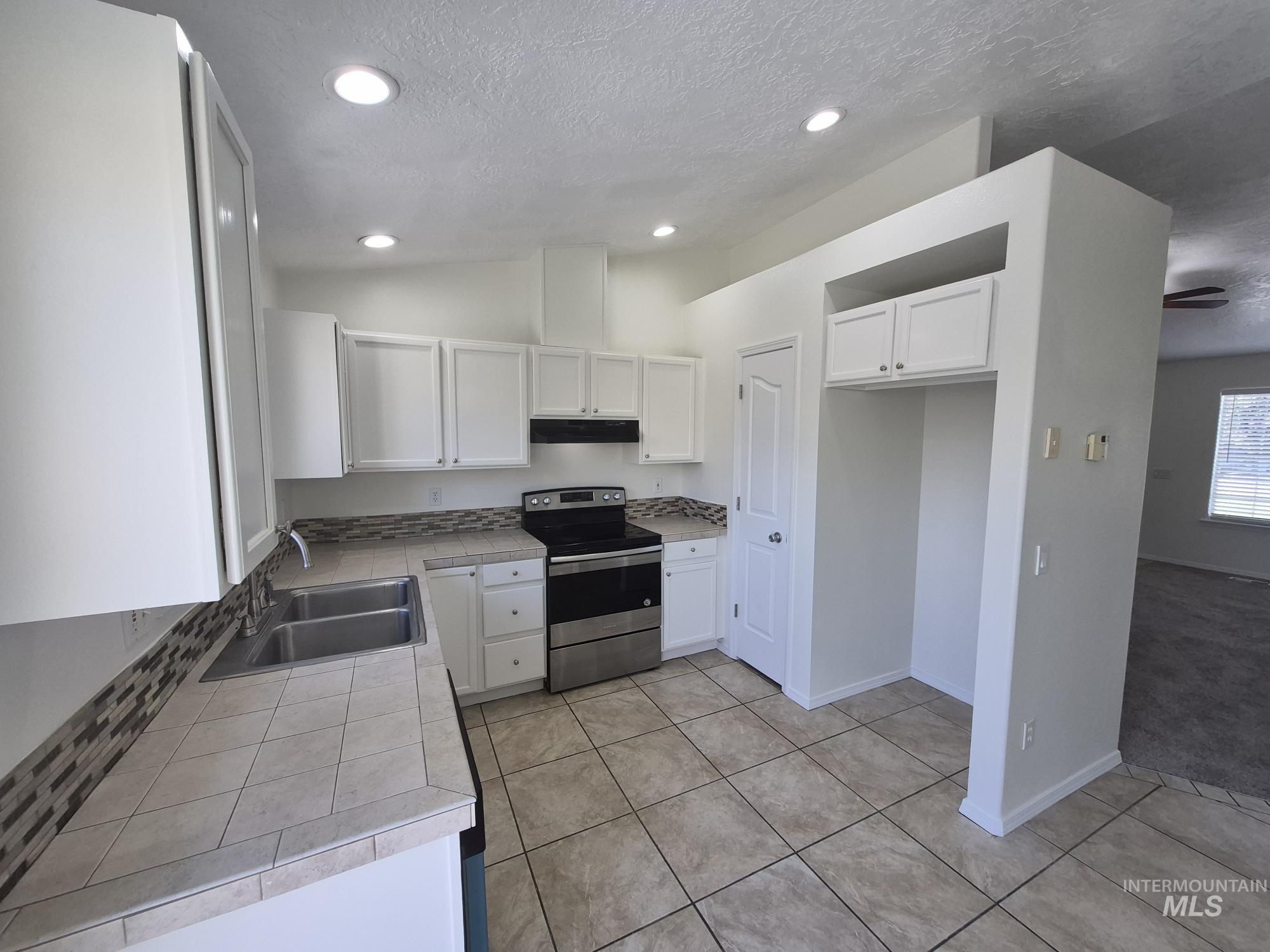 528 Pennsylvania Ct Property Photo 6