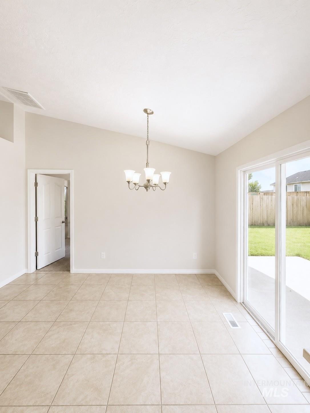 528 Pennsylvania Ct Property Photo 8