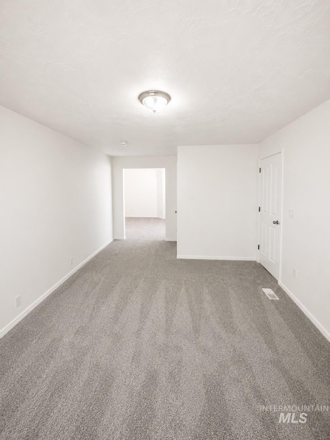 528 Pennsylvania Ct Property Photo 16