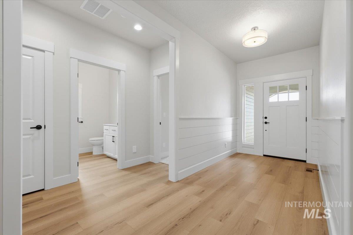 9407 S Esmeralda Ave Property Photo 3