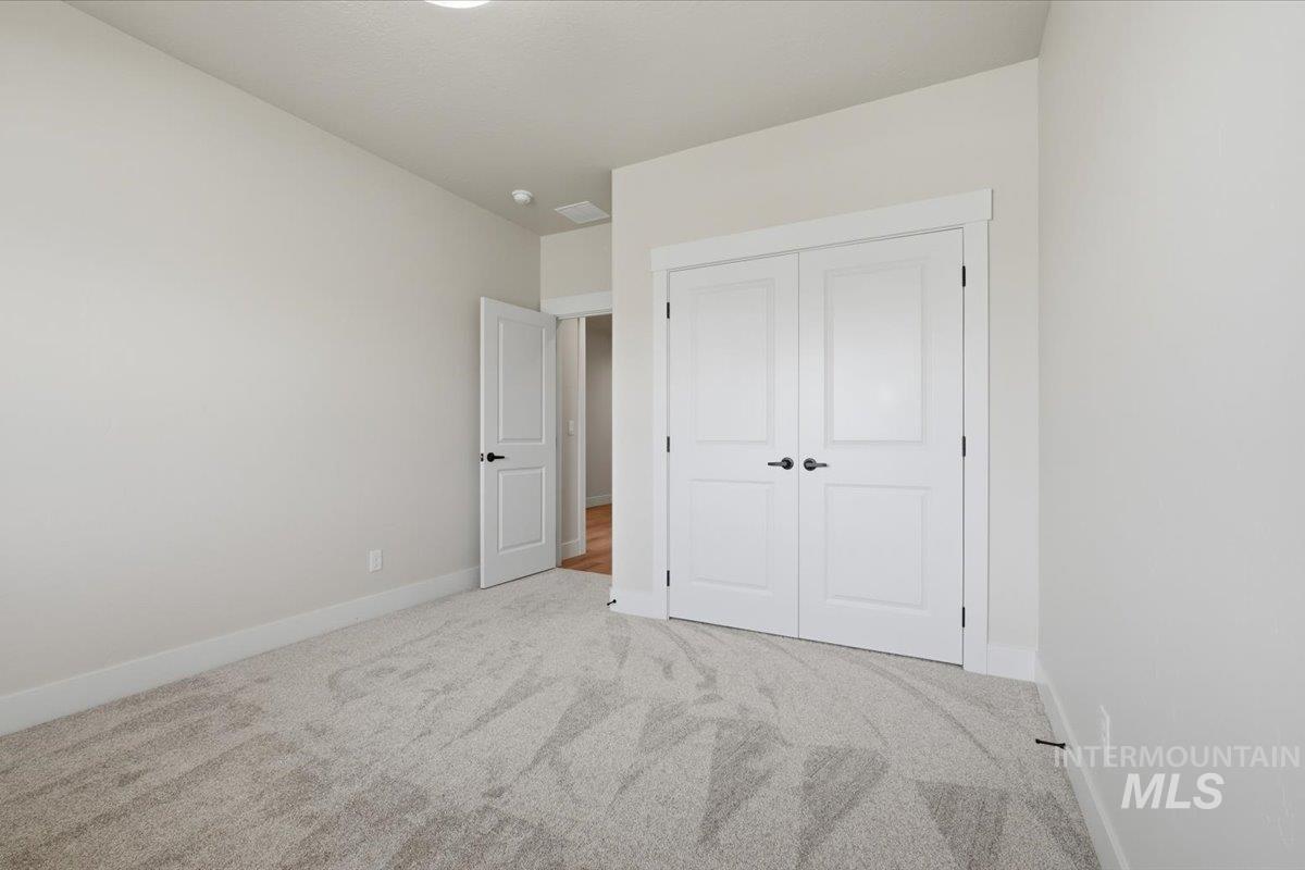 9407 S Esmeralda Ave Property Photo 6