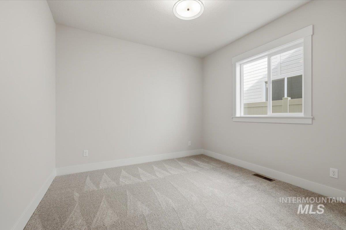 9407 S Esmeralda Ave Property Photo 8
