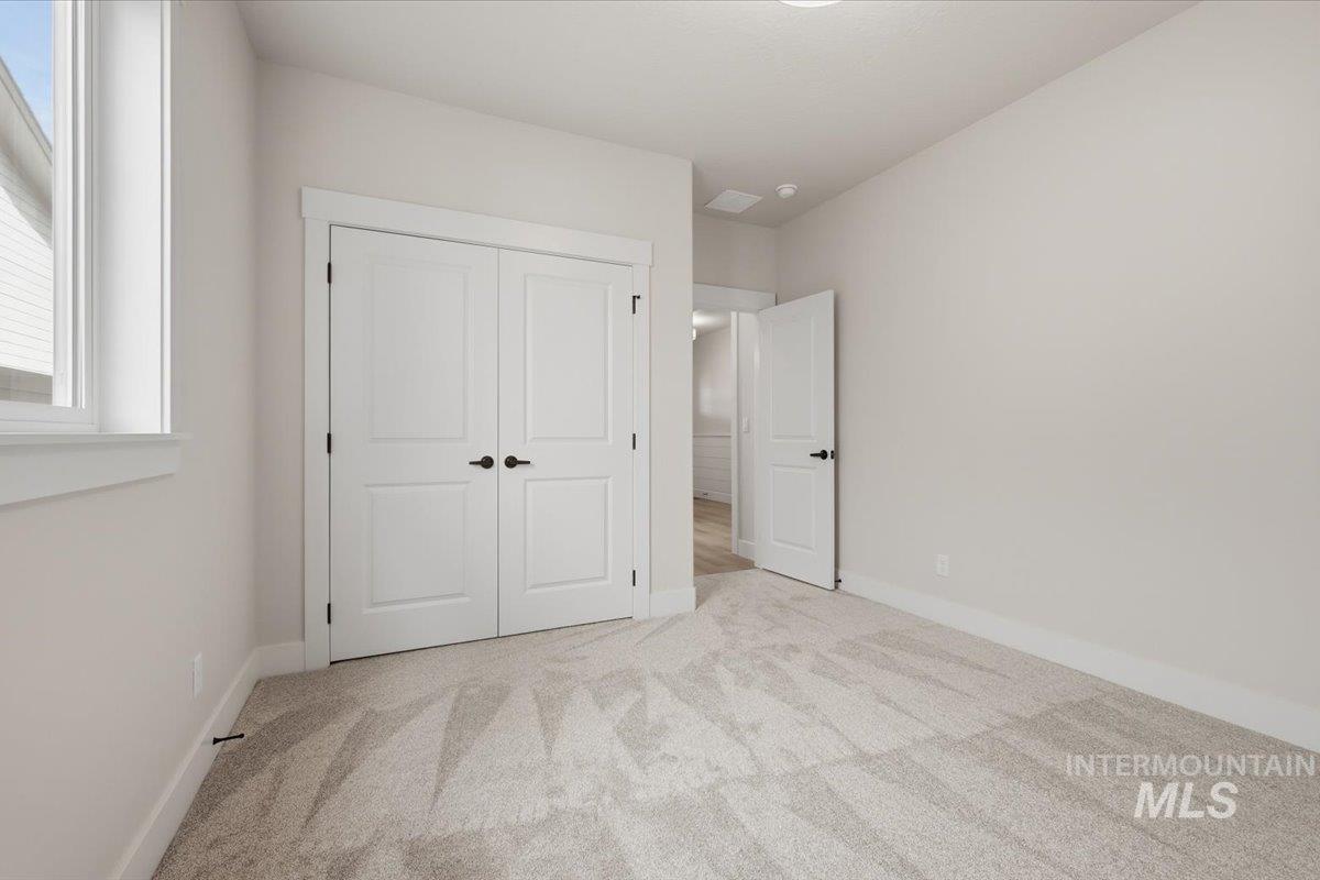 9407 S Esmeralda Ave Property Photo 9