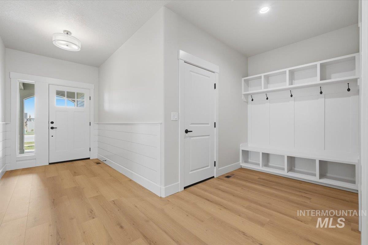 9407 S Esmeralda Ave Property Photo 10