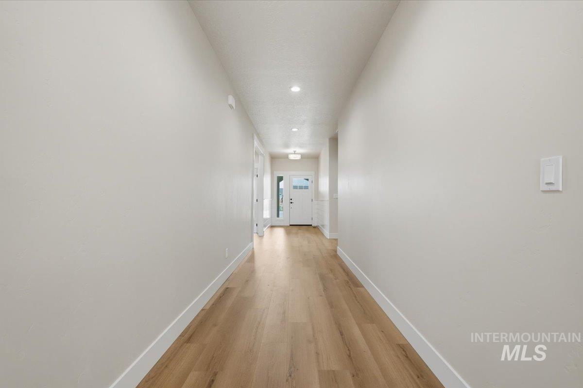 9407 S Esmeralda Ave Property Photo 13