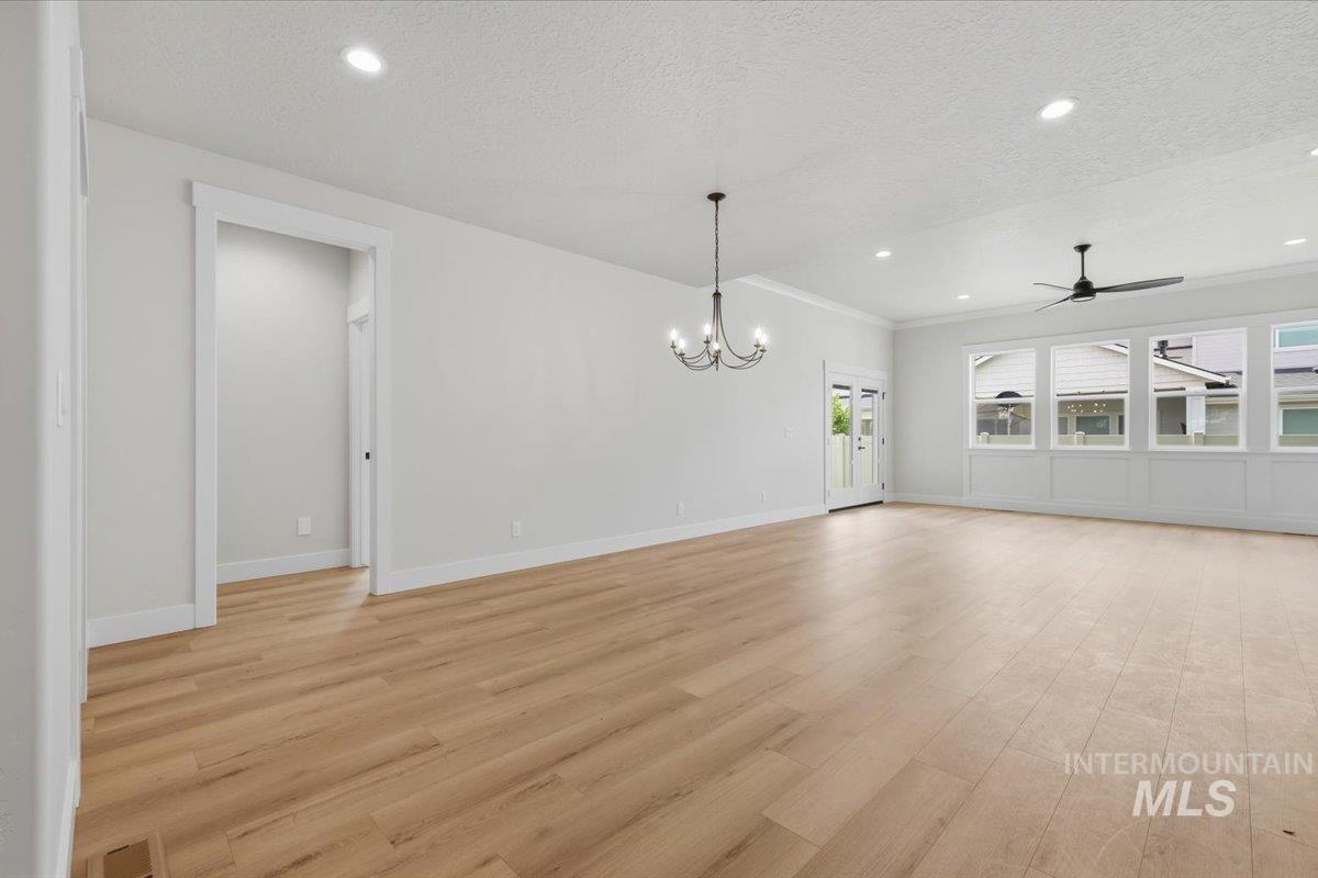 9407 S Esmeralda Ave Property Photo 14
