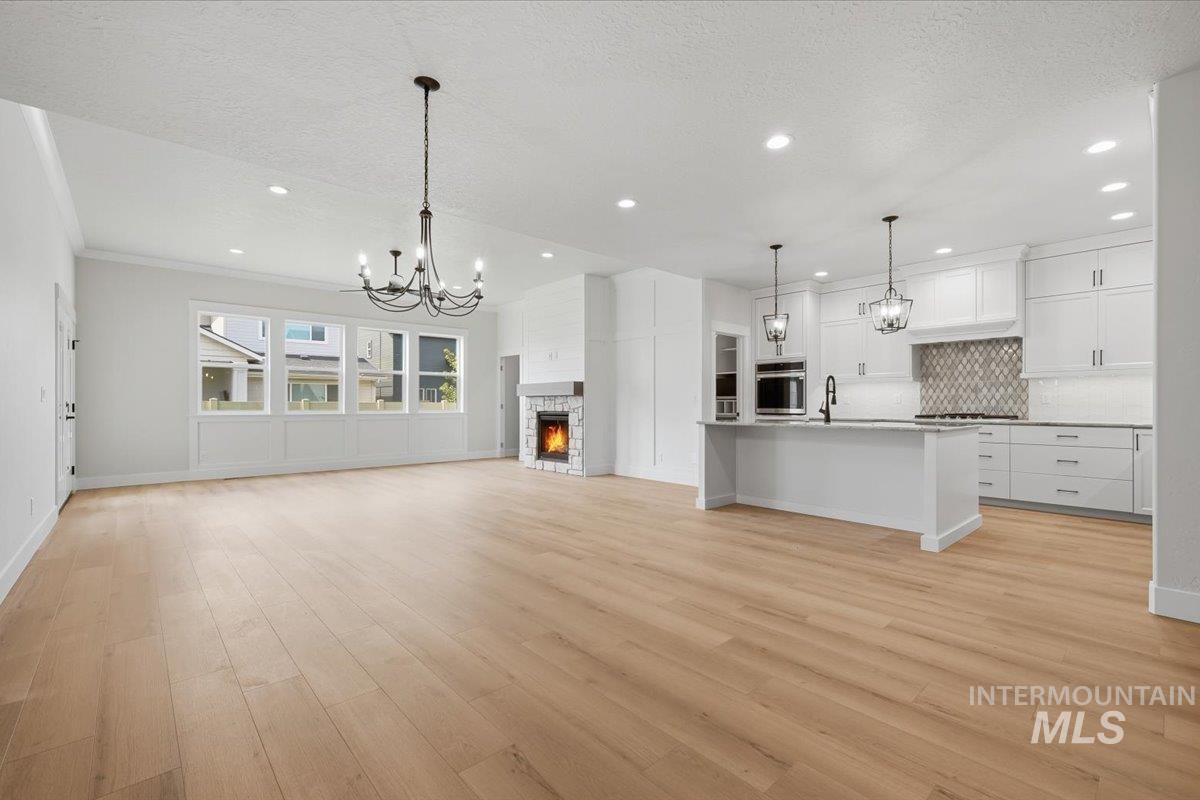 9407 S Esmeralda Ave Property Photo 15
