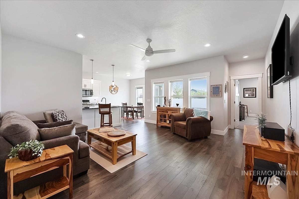 740 Sawgrass Court Property Photo 4
