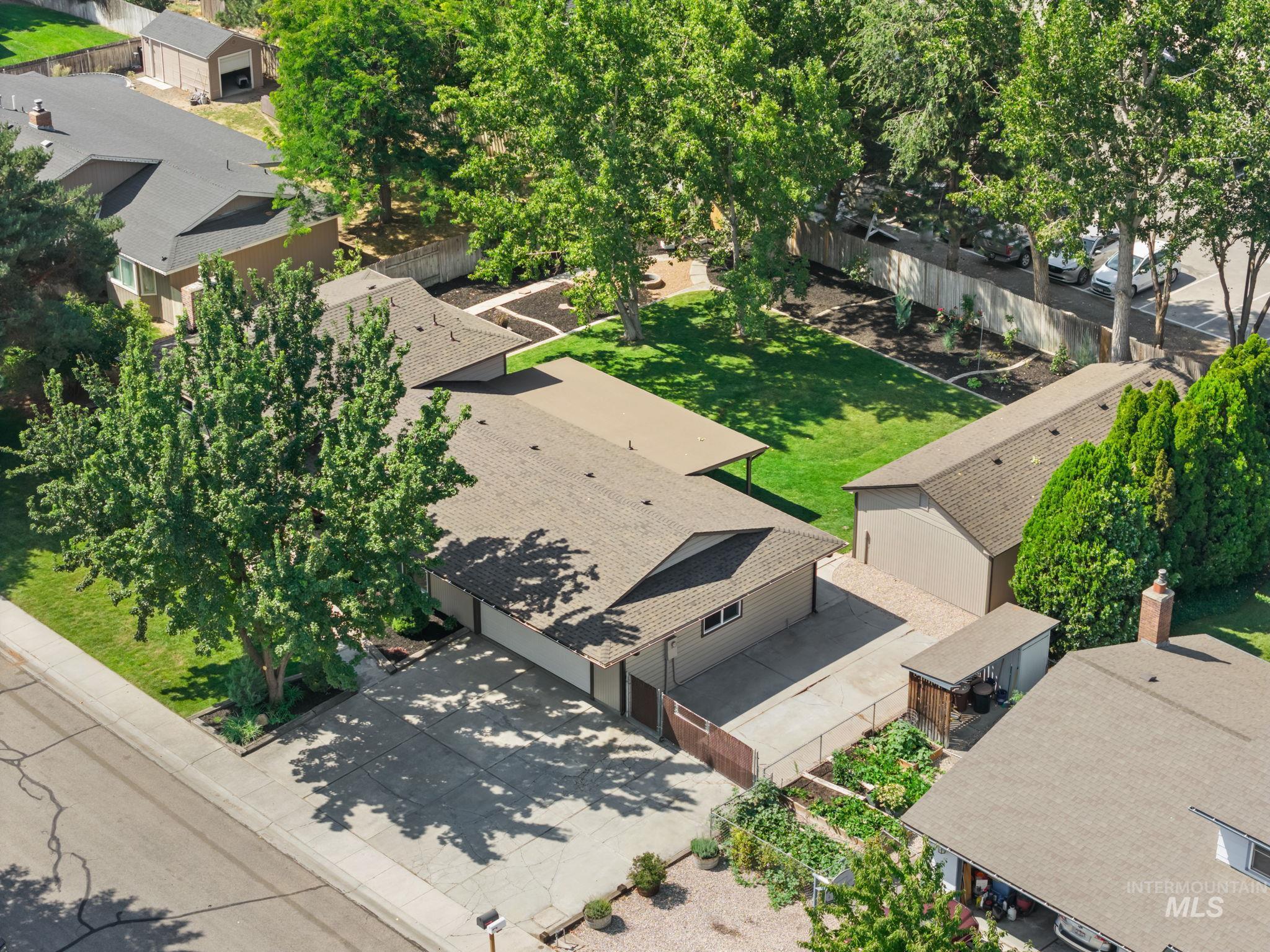 1675 S Country Terrace Way Property Photo 4
