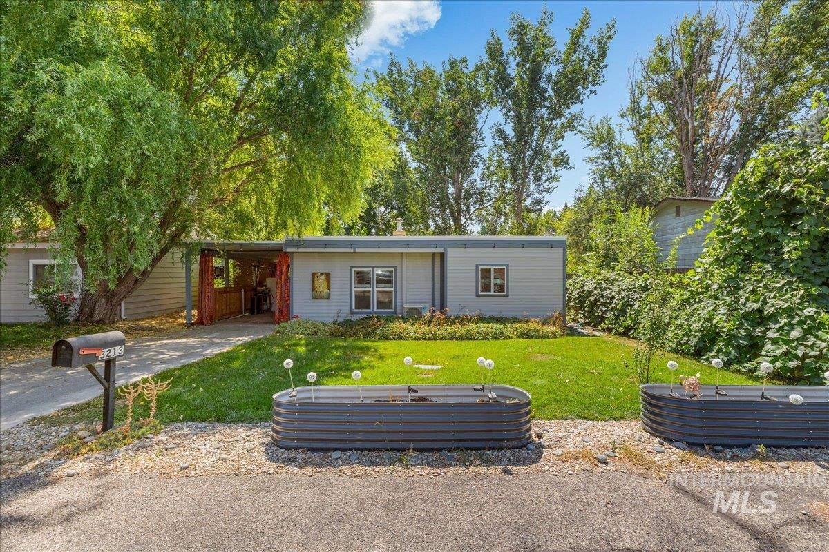 3213 W Edgemoor Road Property Photo 2