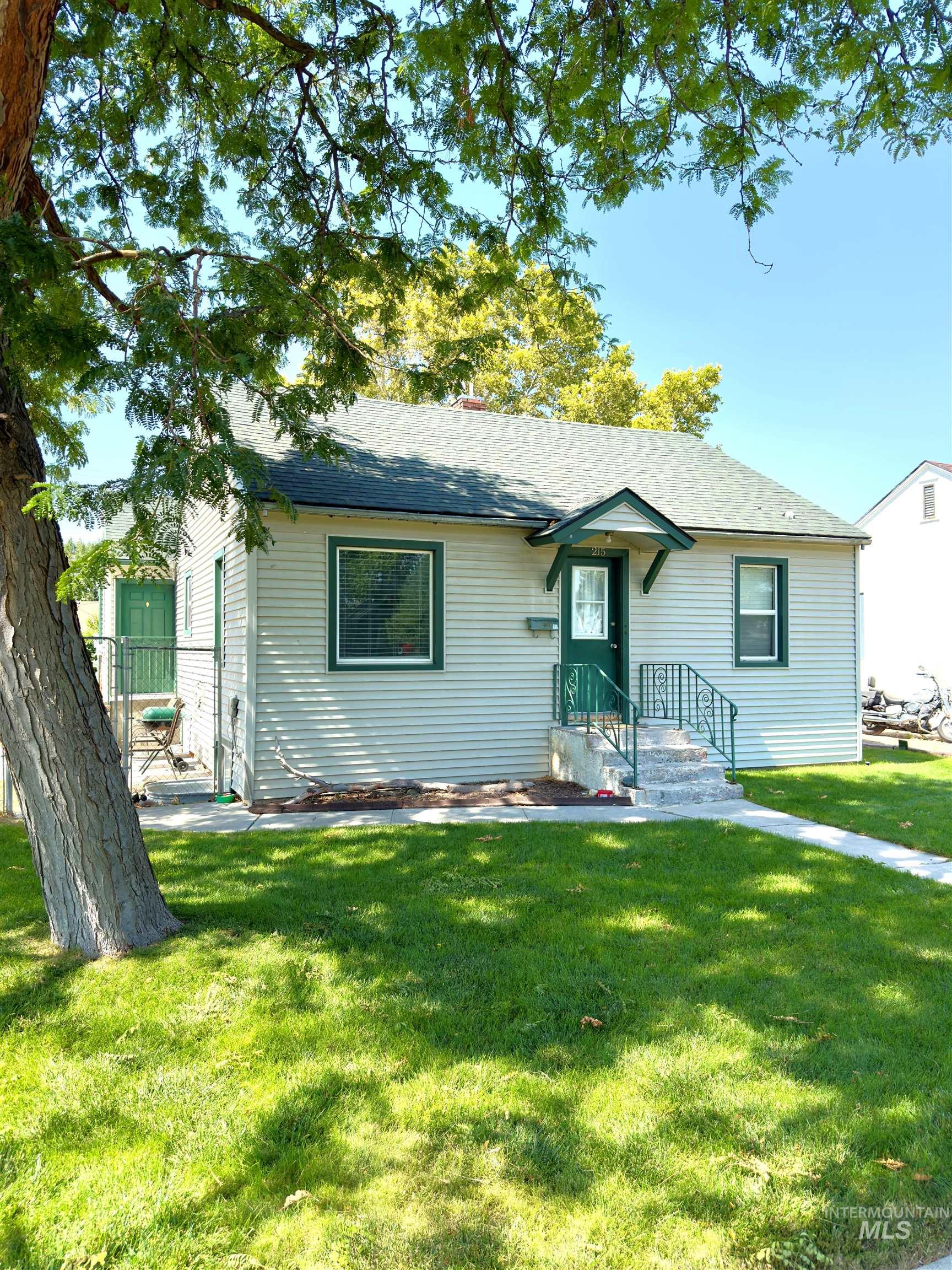 215 S Juniper St Property Photo 3