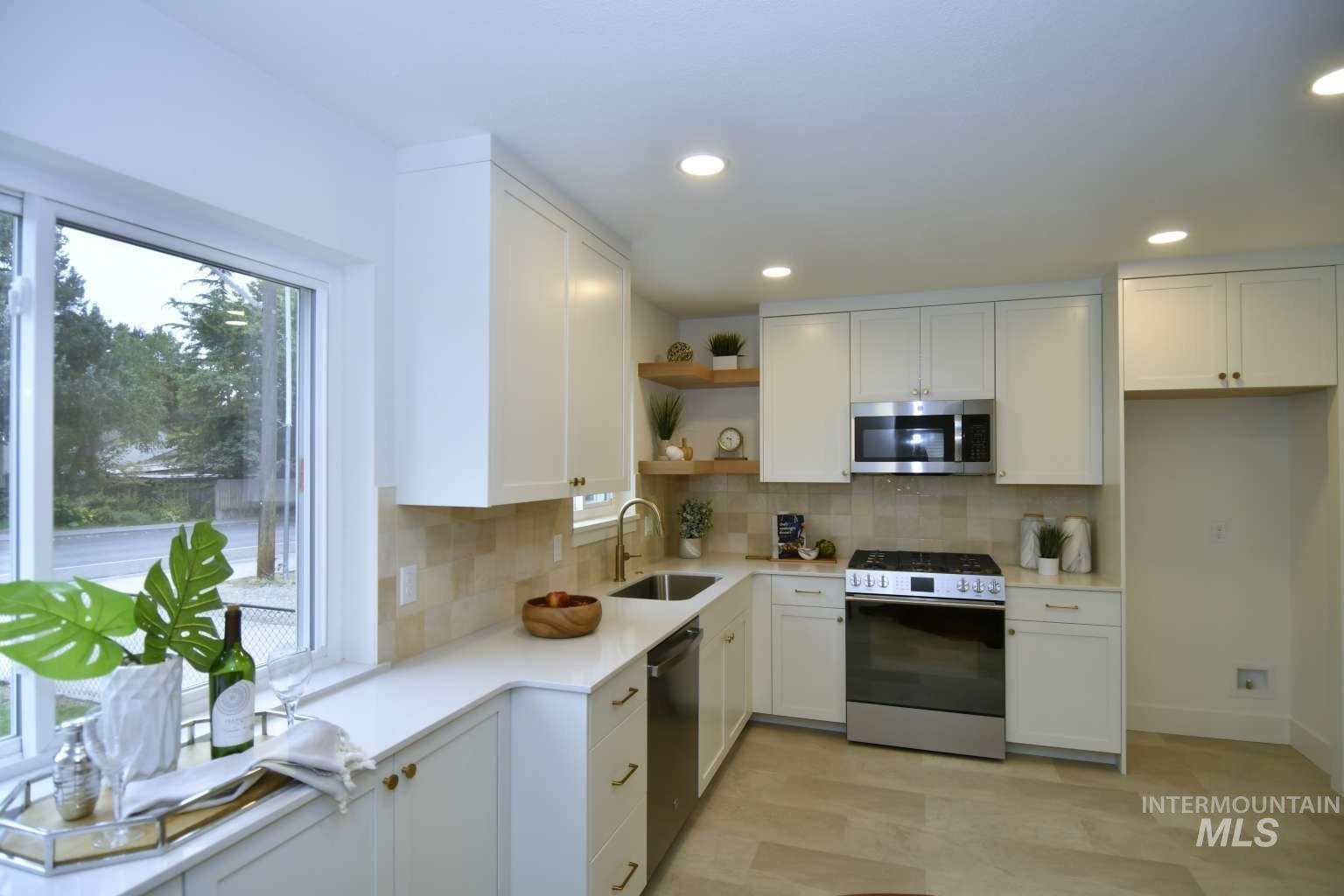 3804 W Catalpa Dr Property Photo 6
