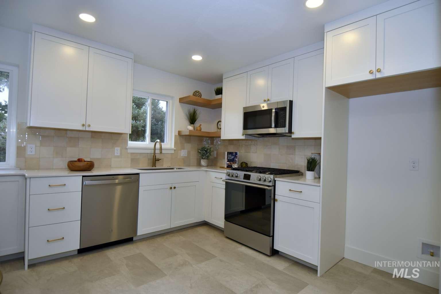3804 W Catalpa Dr Property Photo 7