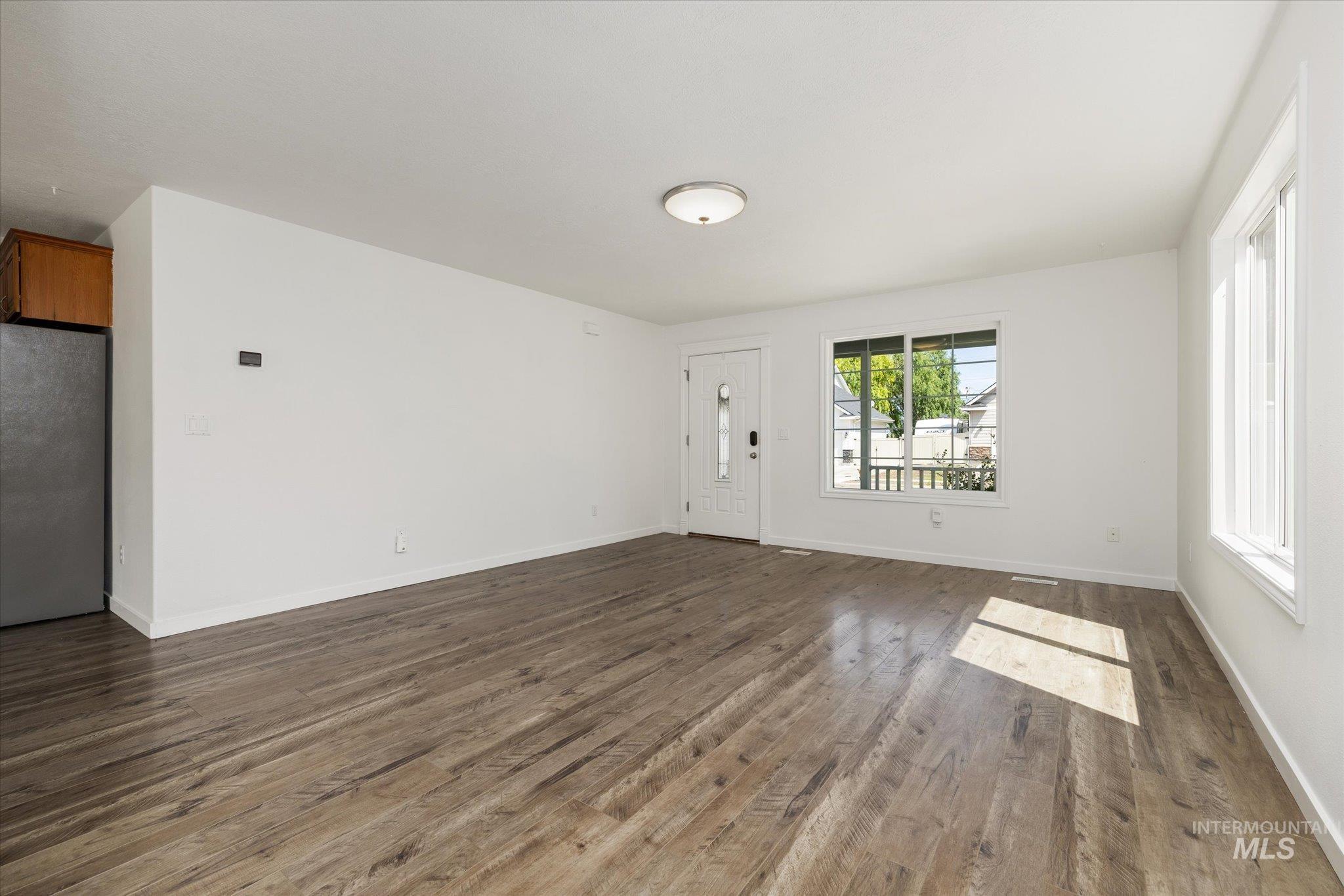 4401 E Burgundy Dr Property Photo 6