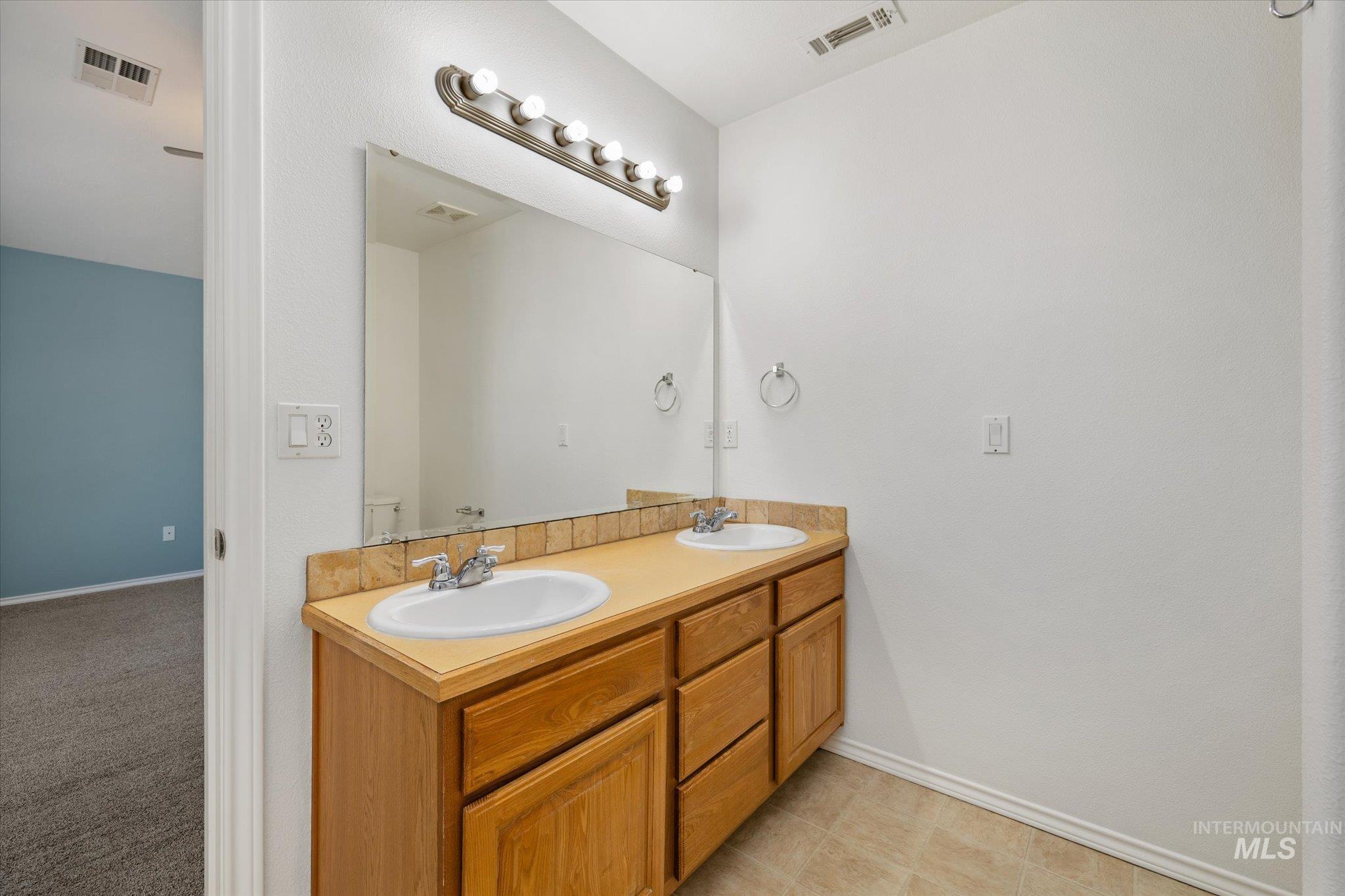 4401 E Burgundy Dr Property Photo 25