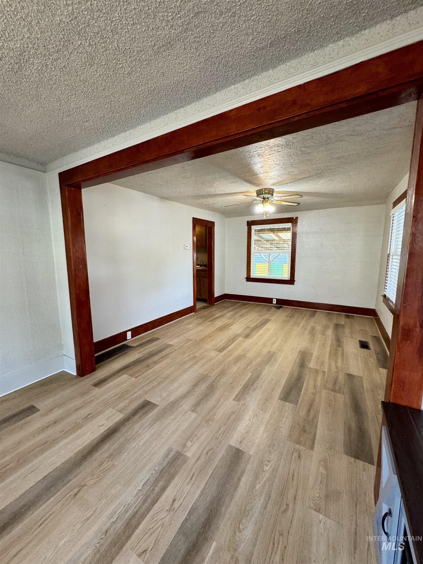 112 6th St Property Photo 6