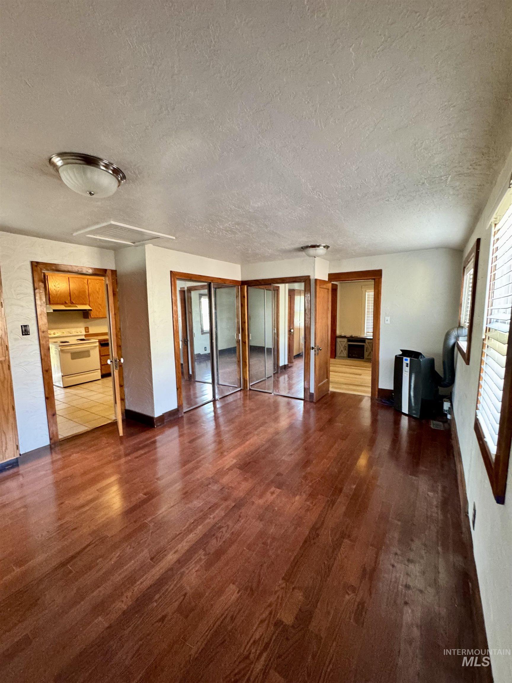 112 6th St Property Photo 14