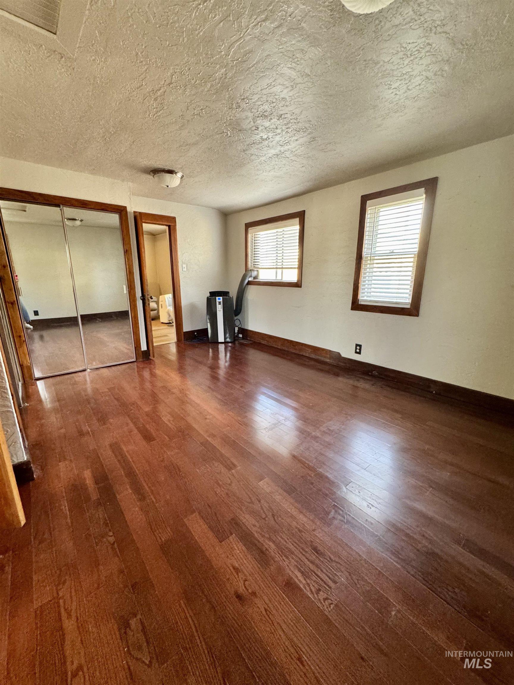 112 6th St Property Photo 15