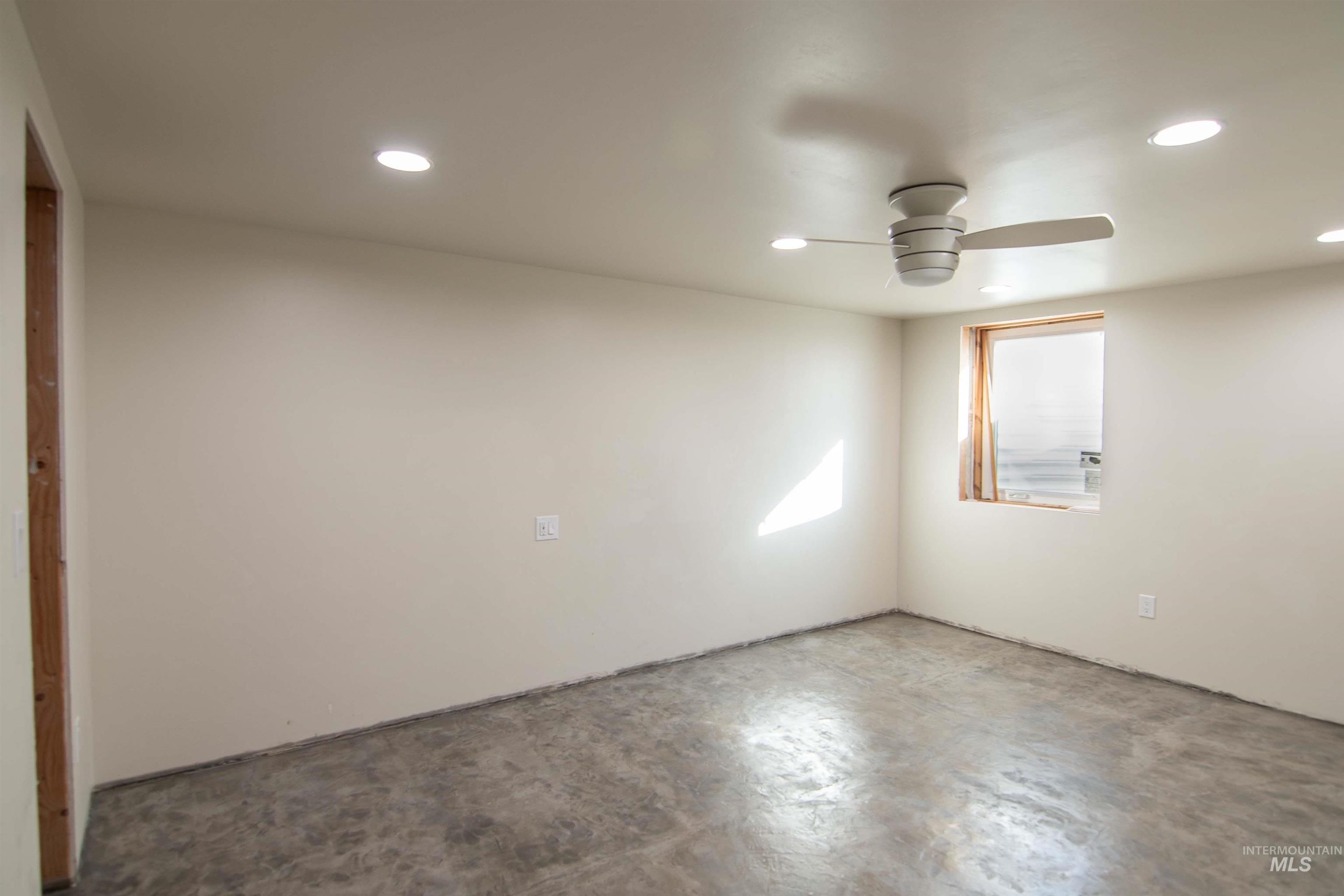 118 S 2900 E Property Photo 12