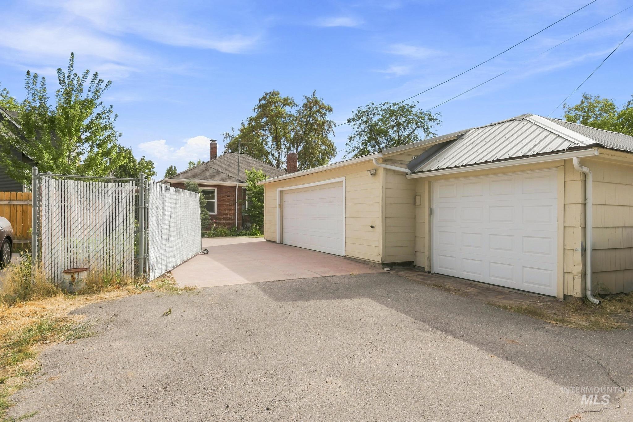 2306 W Madison Ave Property Photo 40