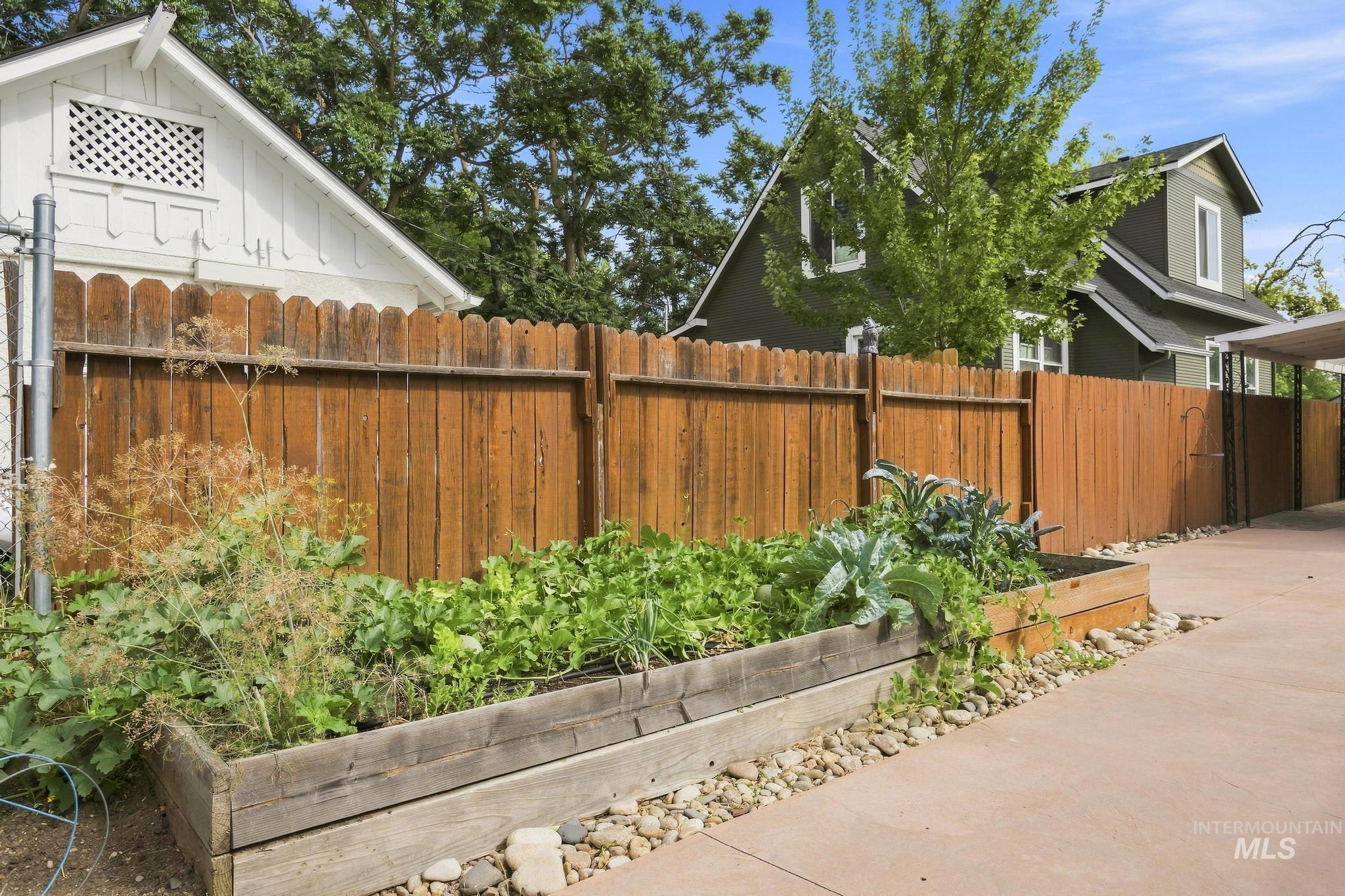 2306 W Madison Ave Property Photo 41