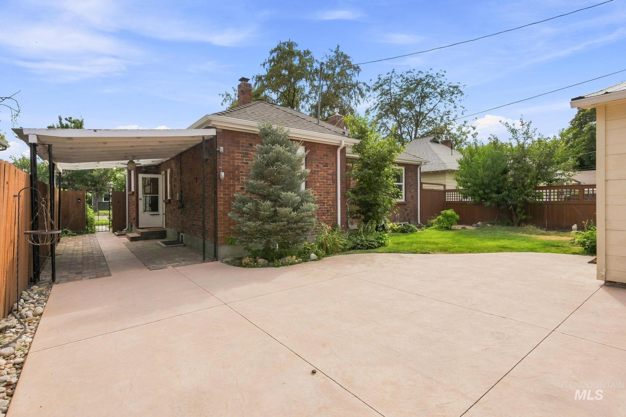 2306 W Madison Ave Property Photo 42
