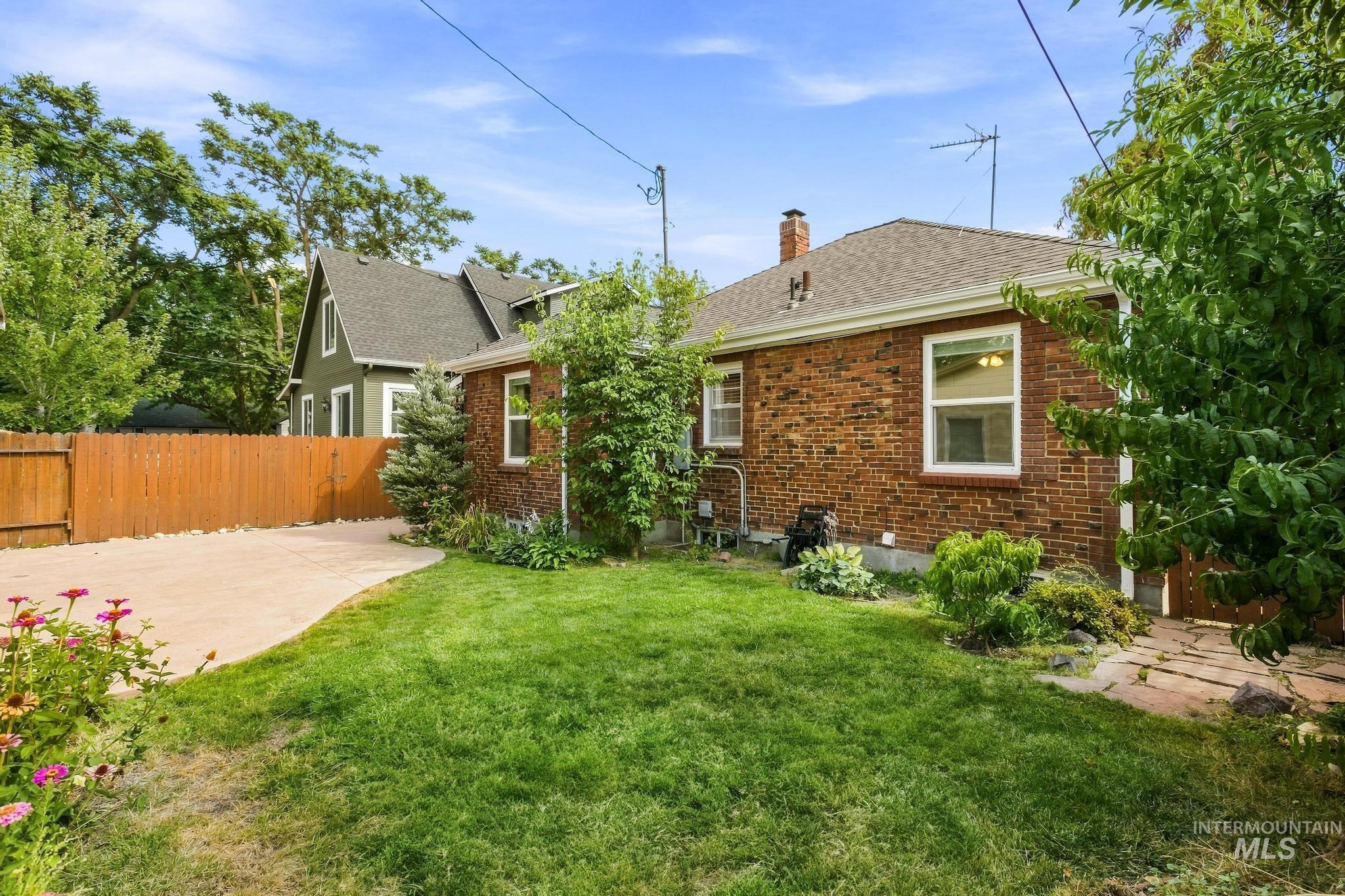 2306 W Madison Ave Property Photo 43