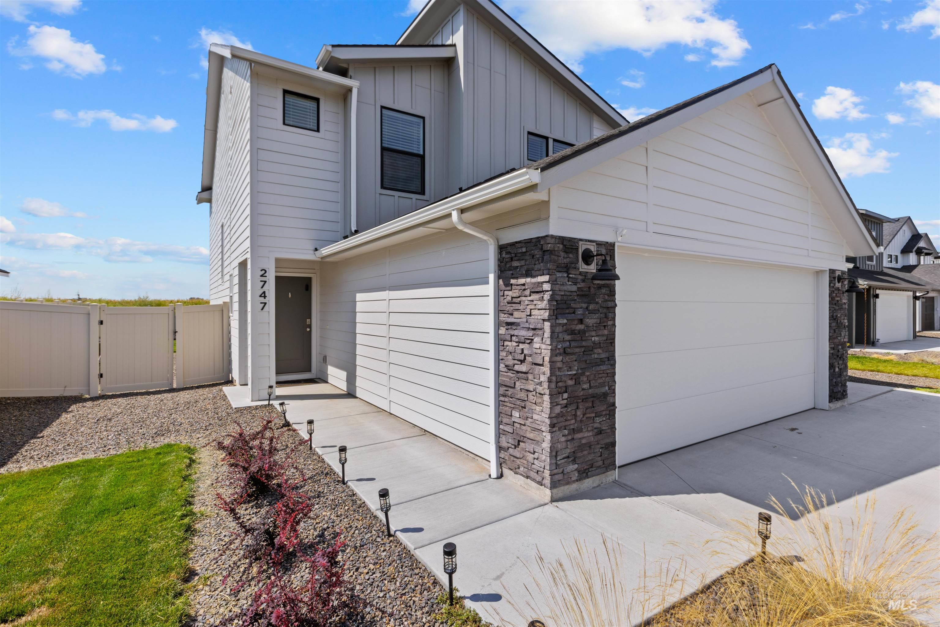 2747 E Valley Wind St Property Photo 4