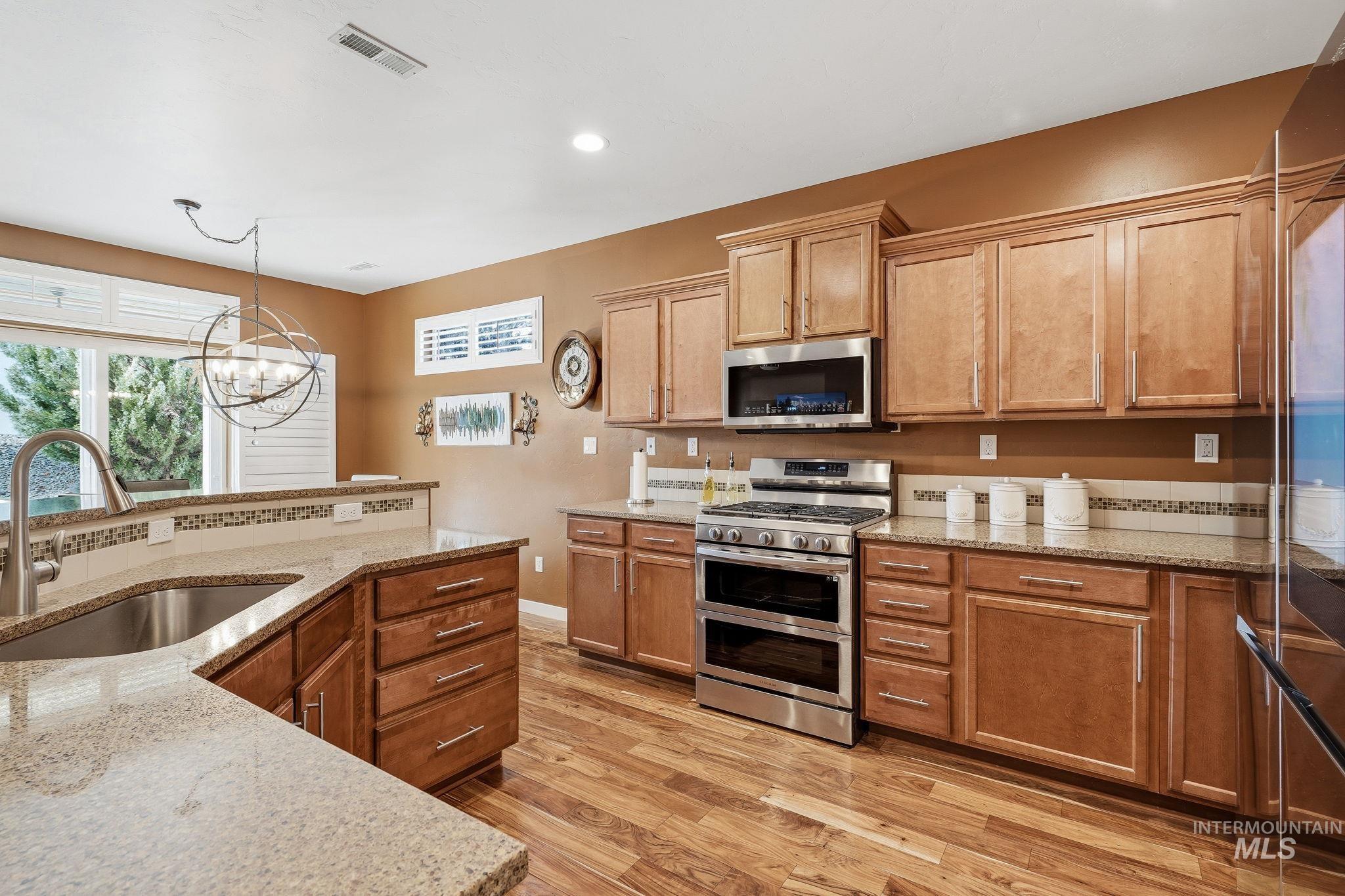 1603 W Cactus Property Photo 8