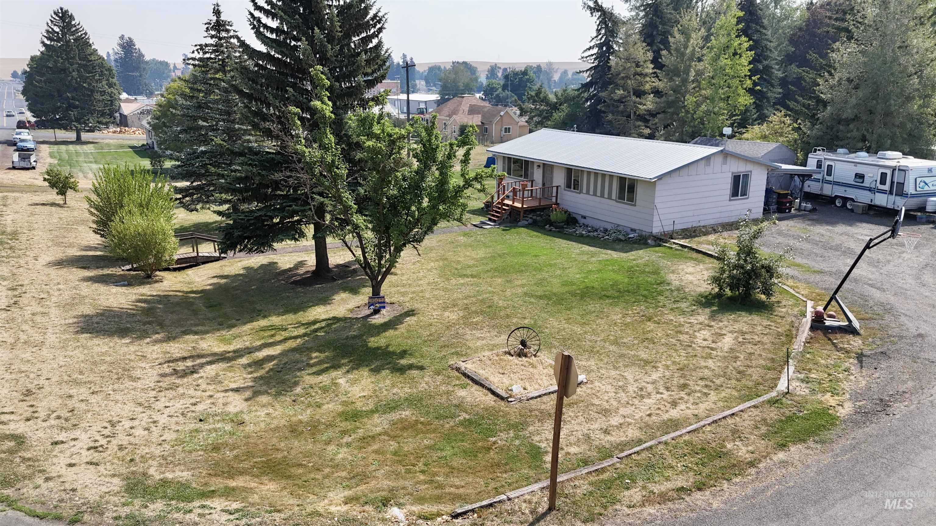 810 4th Ave Property Photo 1