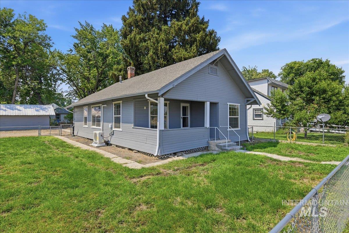 103 N Dewey Ave Property Photo 3