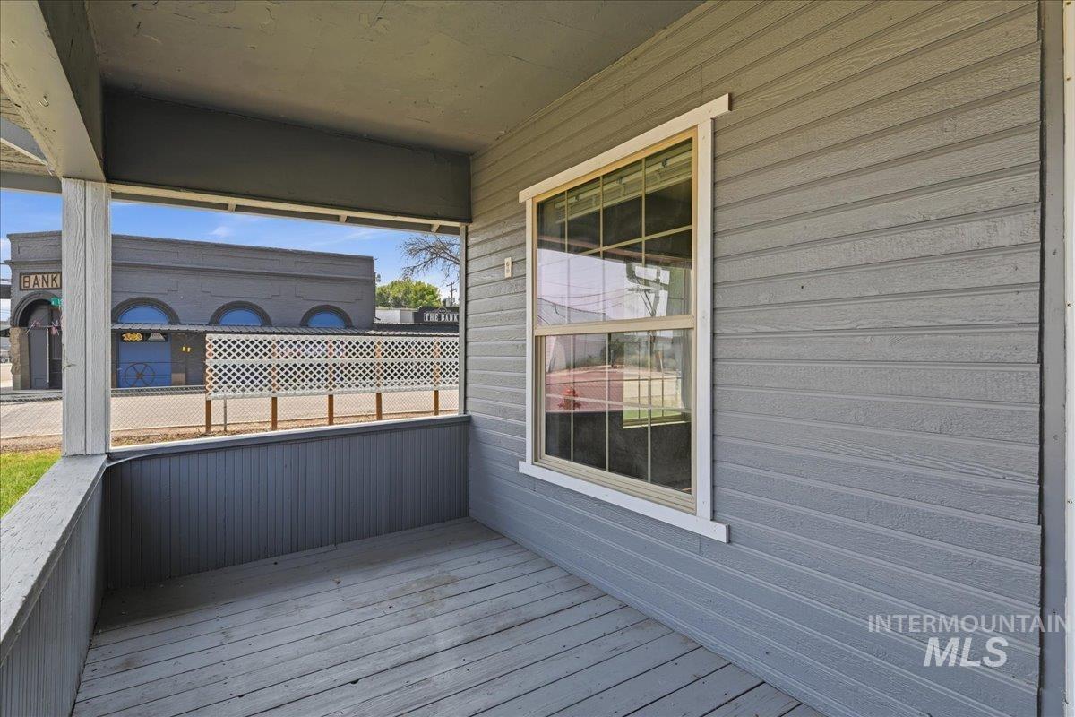 103 N Dewey Ave Property Photo 4