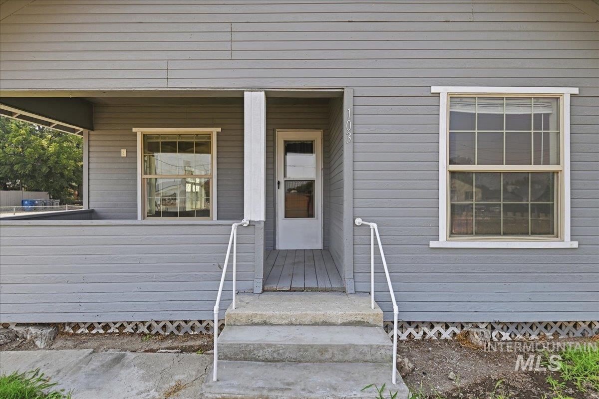 103 N Dewey Ave Property Photo 5