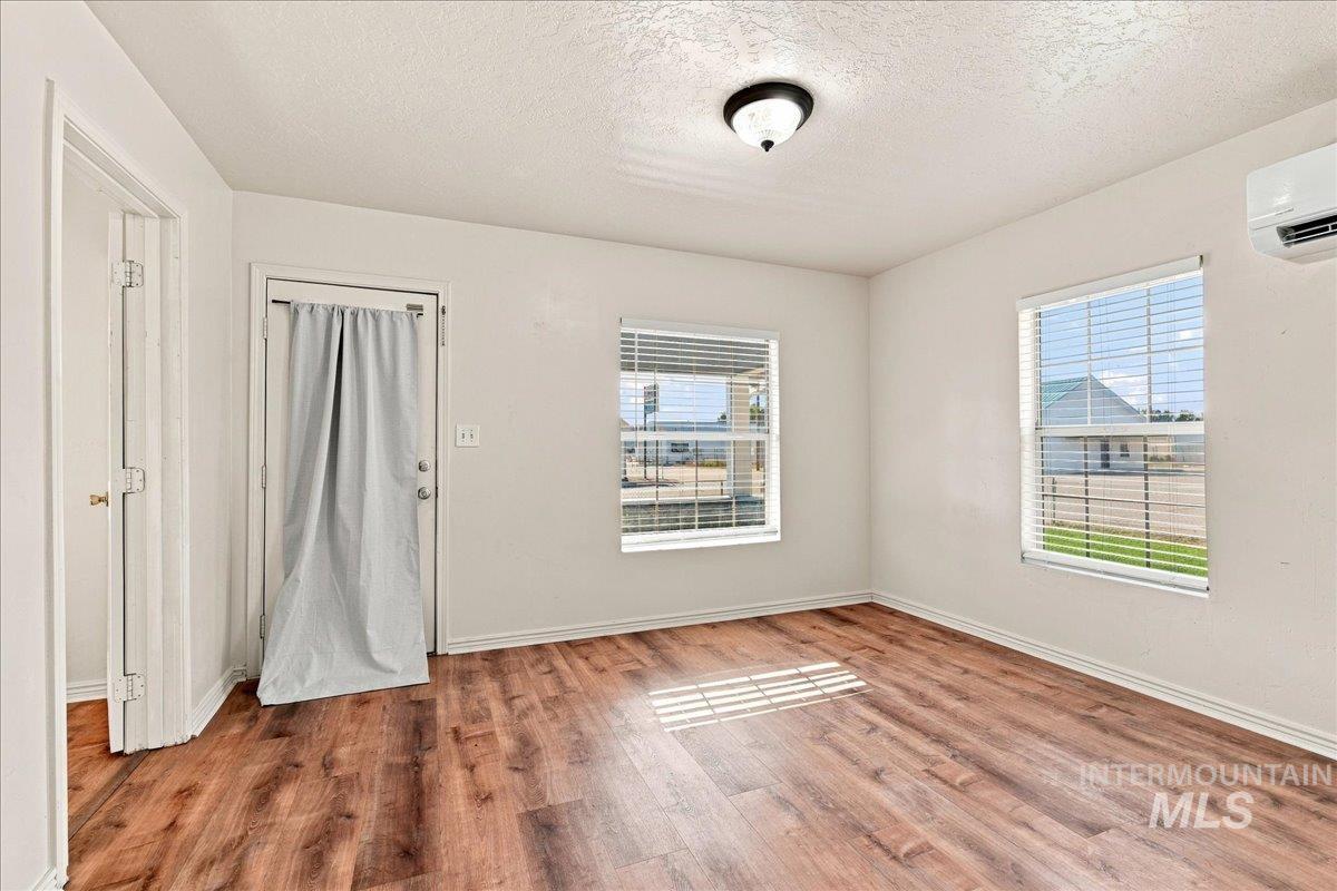 103 N Dewey Ave Property Photo 6