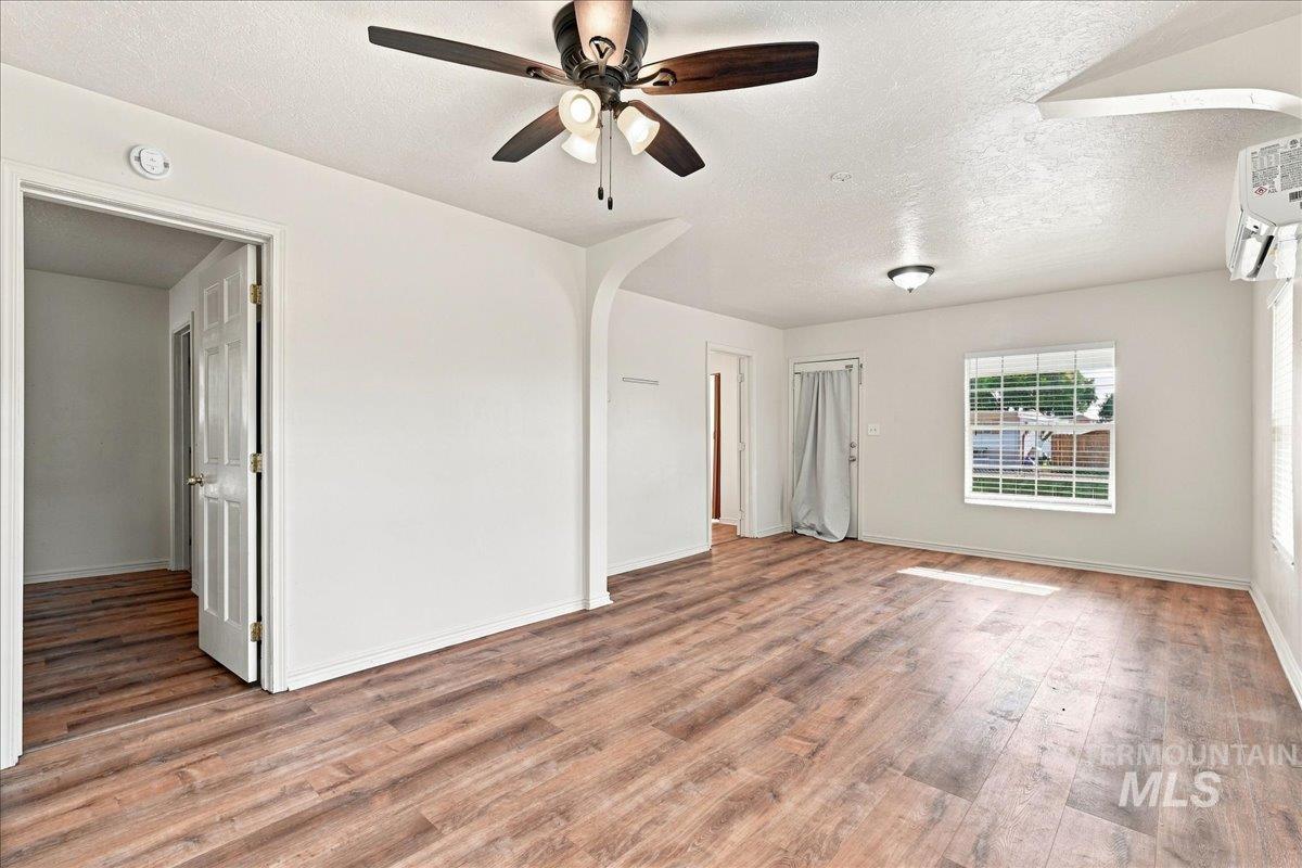 103 N Dewey Ave Property Photo 8