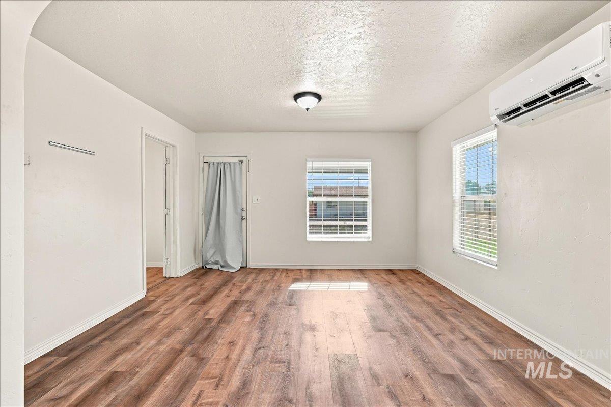 103 N Dewey Ave Property Photo 9