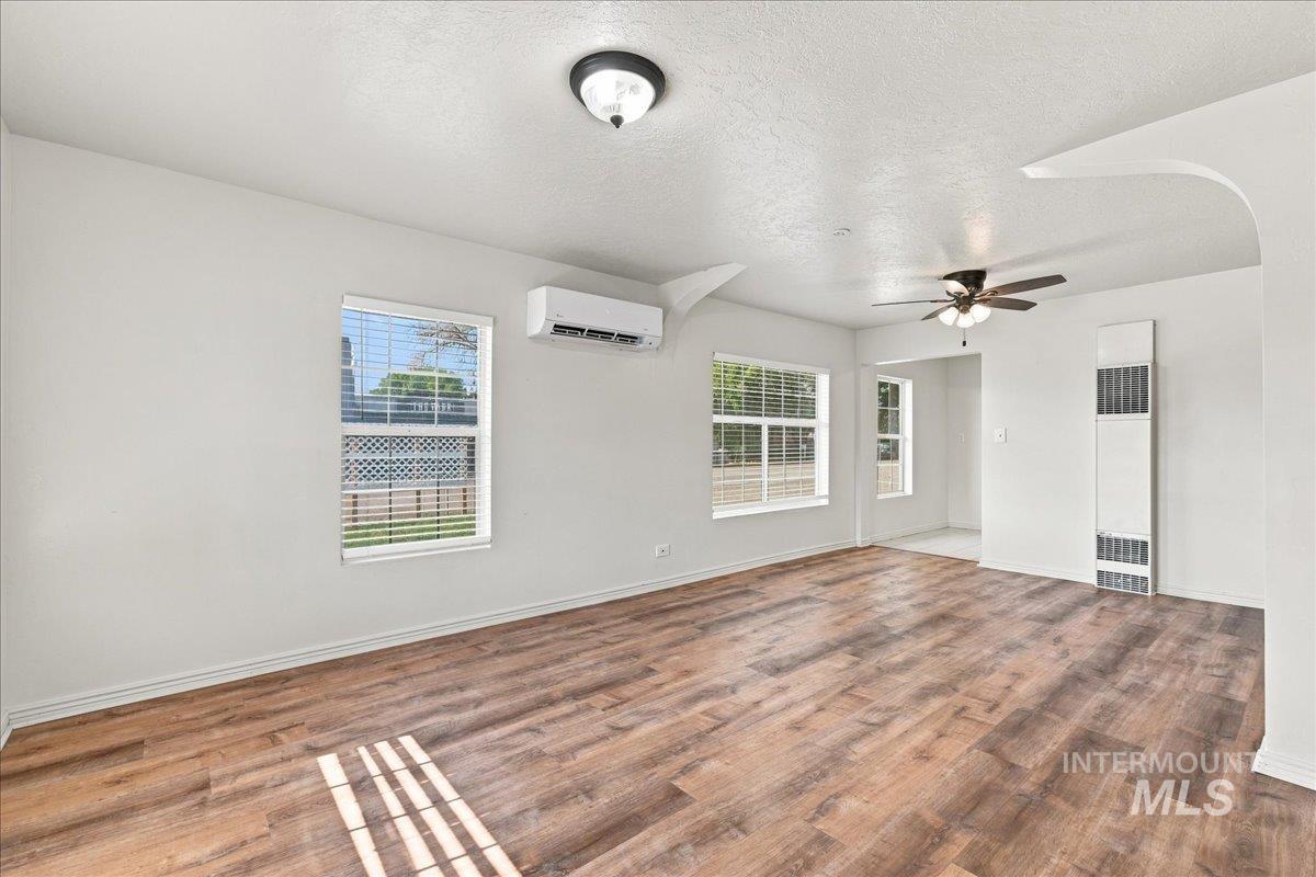 103 N Dewey Ave Property Photo 12