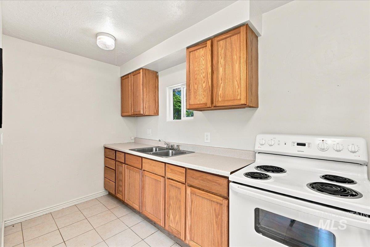 103 N Dewey Ave Property Photo 14